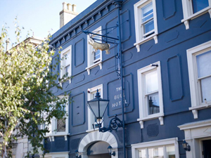 Abbots Hill has no accommodation on site but has selected some beautiful B&B's and Hotels locally. Some are a short walk away. 