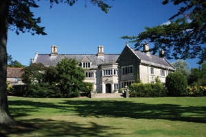 Abbots Hill has no accommodation on site but has selected some beautiful B&B's and Hotels locally. Some are a short walk away. 