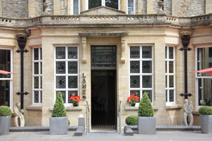 Abbots Hill has no accommodation on site but has selected some beautiful B&B's and Hotels locally. Some are a short walk away. 